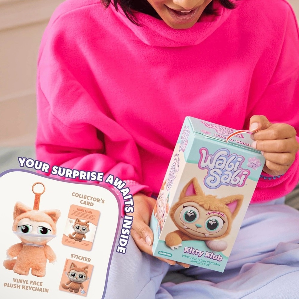 Kitty Klub Plush Keychain - Tan surprise box - Picture 2 of 5